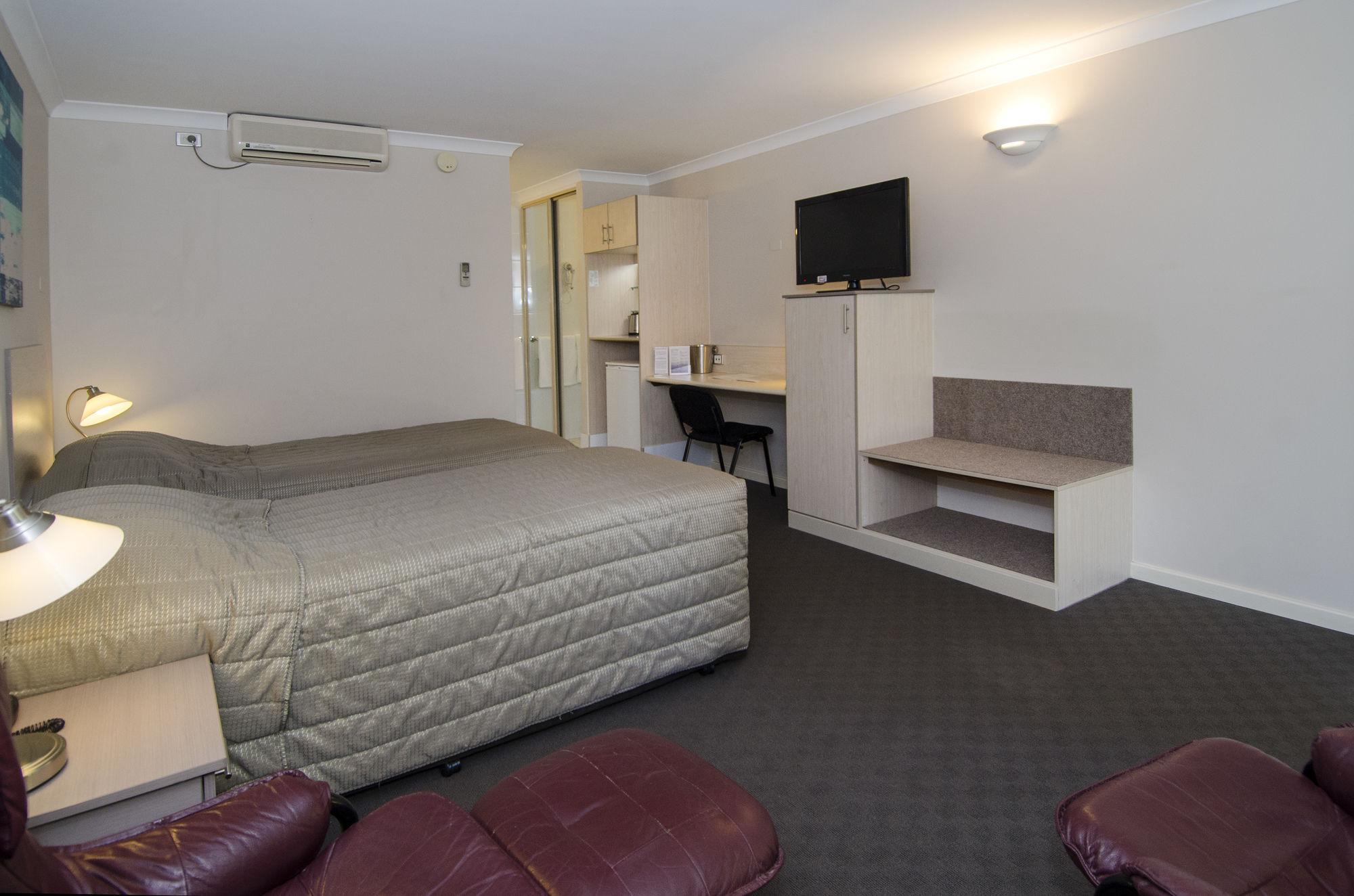 Quality Inn Railway Motel Kalgoorlie Exterior photo