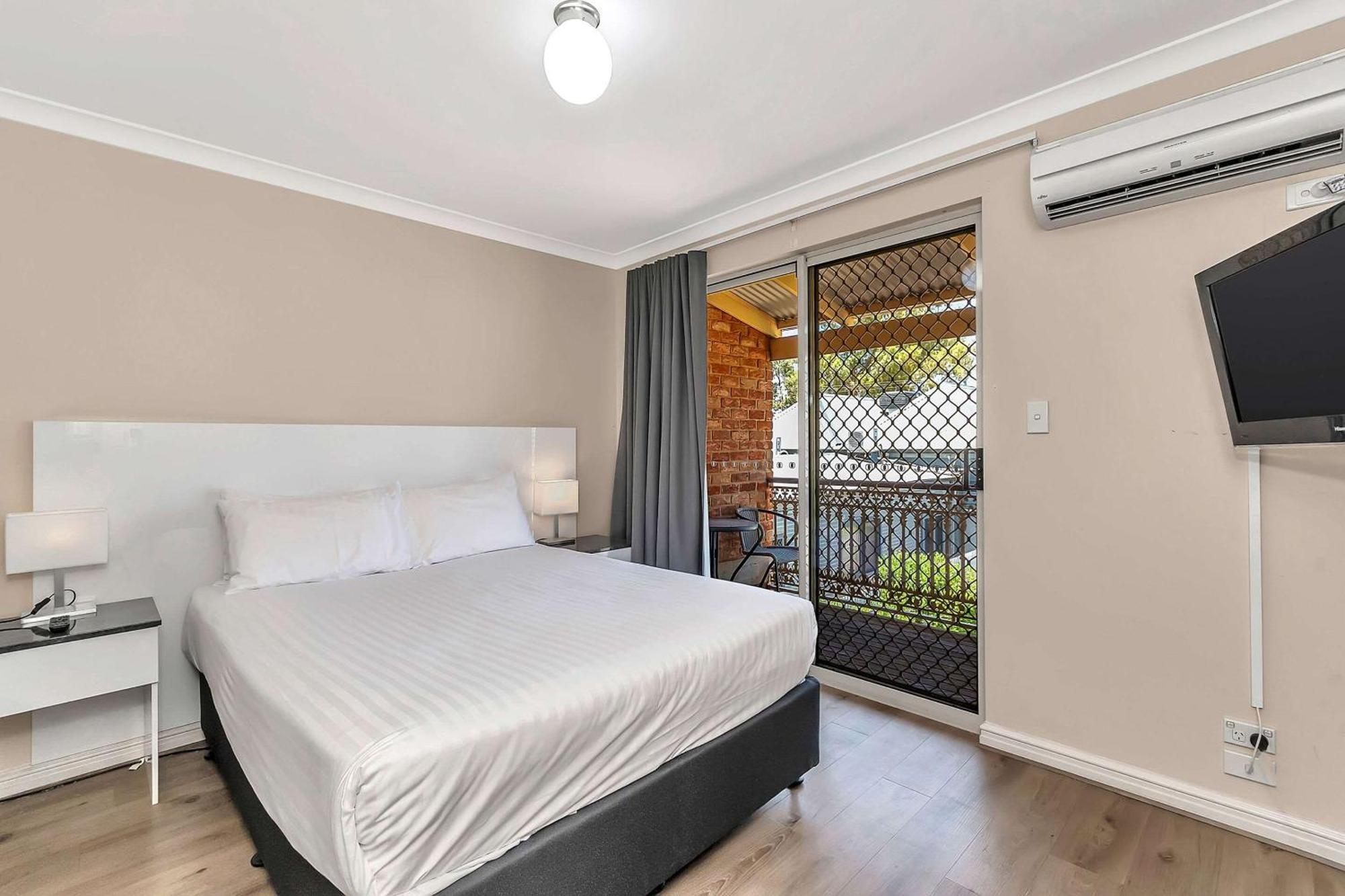 Quality Inn Railway Motel Kalgoorlie Exterior photo